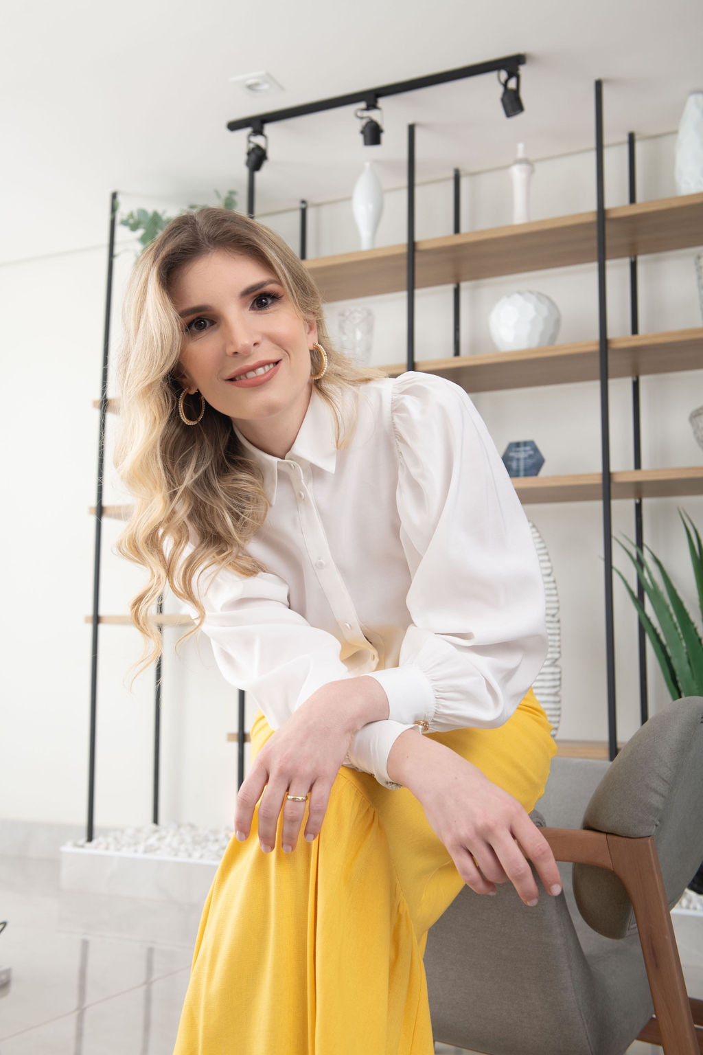 Dra. Leilane em sua clínica